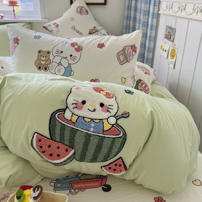 91家纺网 家纺一手货源 找家纺 喜颜 2025新款超柔水洗糯糯棉爆款毛巾绣四件套学生宿舍三件套 西瓜猫咪-浅绿