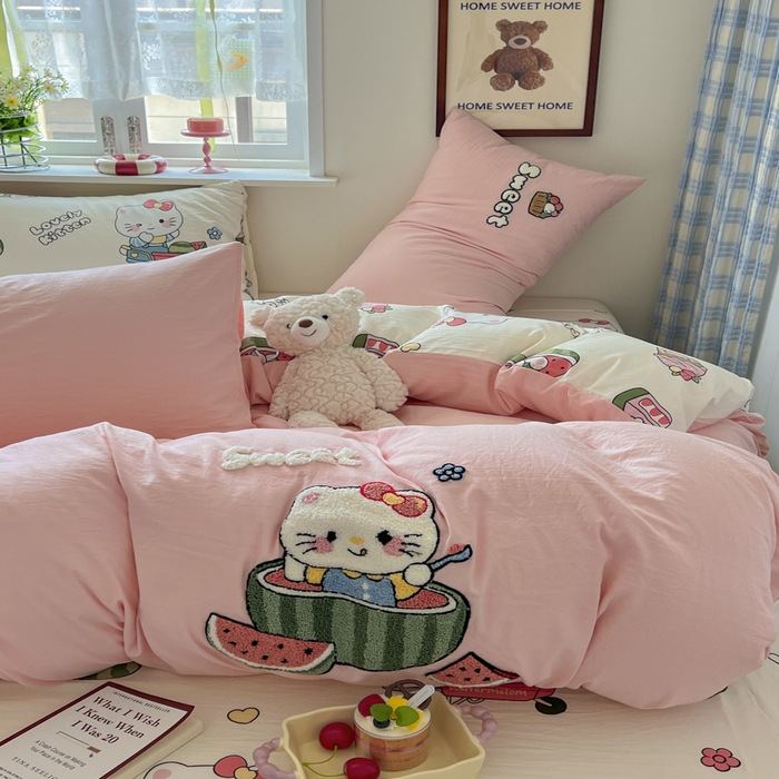 91家纺网 家纺一手货源 找家纺 喜颜 2025新款超柔水洗糯糯棉爆款毛巾绣四件套学生宿舍三件套 西瓜猫咪-浅粉