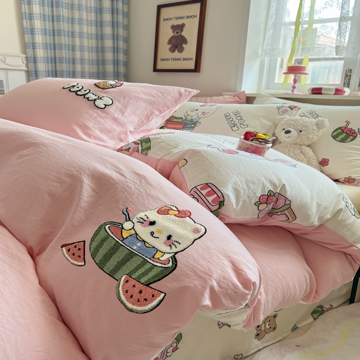 91家纺网 家纺一手货源 找家纺 喜颜 2025新款超柔水洗糯糯棉爆款毛巾绣四件套学生宿舍三件套 西瓜猫咪-浅粉