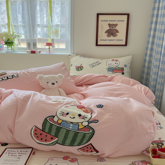 91家纺网 家纺一手货源 找家纺 喜颜 2025新款超柔水洗糯糯棉爆款毛巾绣四件套学生宿舍三件套 西瓜猫咪-浅粉