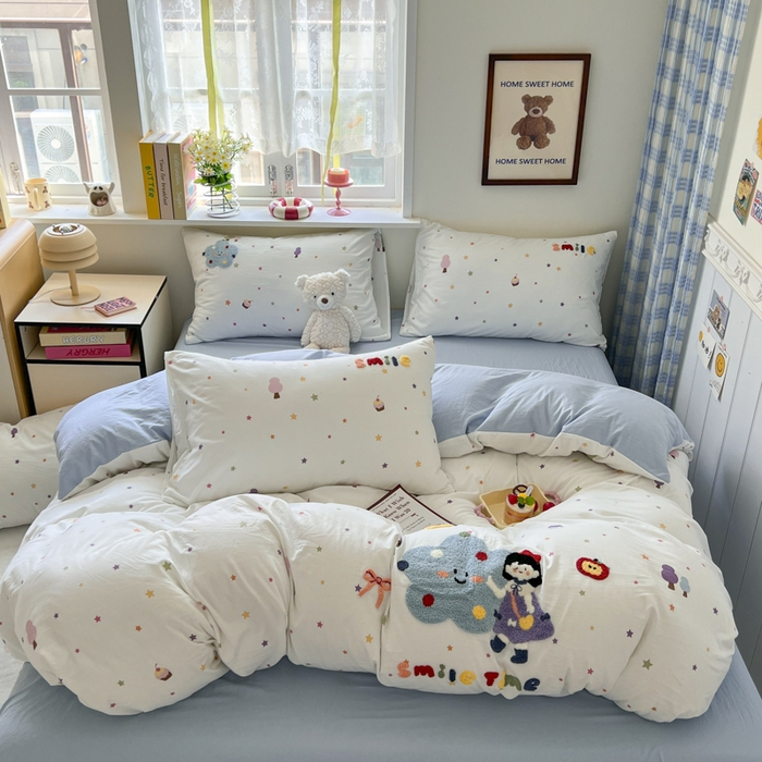 91家纺网 家纺一手货源 找家纺 喜颜 2025新款超柔水洗糯糯棉爆款毛巾绣四件套学生宿舍三件套 彩虹女孩-浅蓝