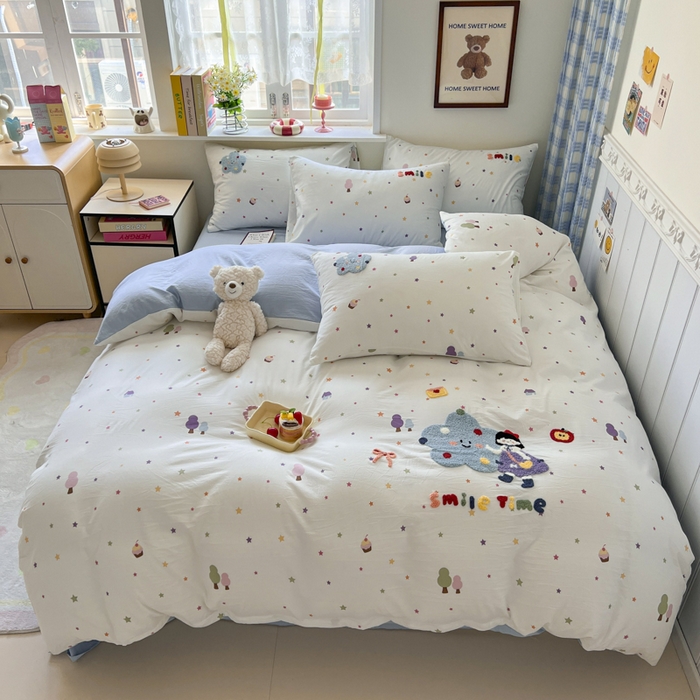 91家纺网 家纺一手货源 找家纺 喜颜 2025新款超柔水洗糯糯棉爆款毛巾绣四件套学生宿舍三件套 彩虹女孩-浅蓝