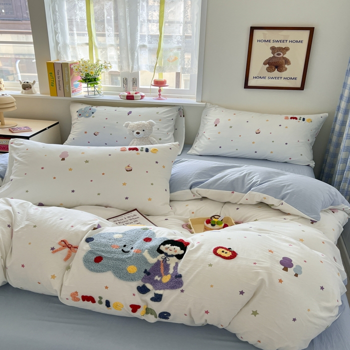 91家纺网 家纺一手货源 找家纺 喜颜 2025新款超柔水洗糯糯棉爆款毛巾绣四件套学生宿舍三件套 彩虹女孩-浅蓝