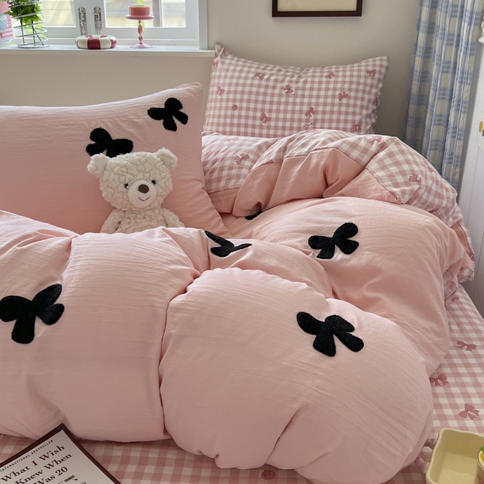 91家纺网 家纺一手货源 找家纺 喜颜 2025新款超柔水洗糯糯棉爆款毛巾绣四件套学生宿舍三件套 蝴蝶结-仙女粉