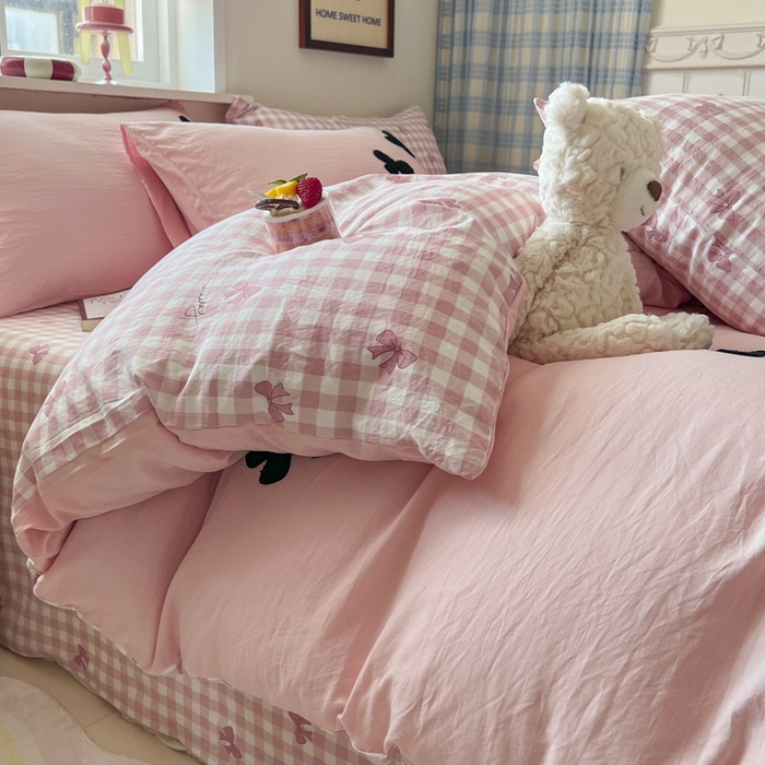 91家纺网 家纺一手货源 找家纺 喜颜 2025新款超柔水洗糯糯棉爆款毛巾绣四件套学生宿舍三件套 蝴蝶结-仙女粉