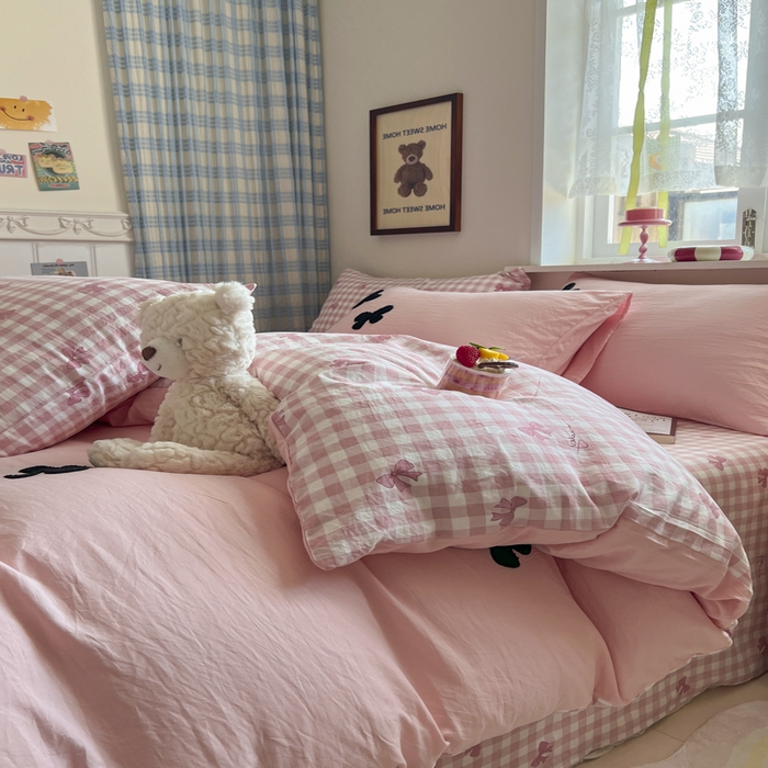 91家纺网 家纺一手货源 找家纺 喜颜 2025新款超柔水洗糯糯棉爆款毛巾绣四件套学生宿舍三件套 蝴蝶结-仙女粉