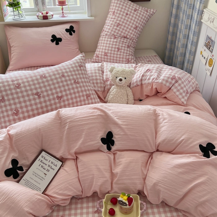 91家纺网 家纺一手货源 找家纺 喜颜 2025新款超柔水洗糯糯棉爆款毛巾绣四件套学生宿舍三件套 蝴蝶结-仙女粉