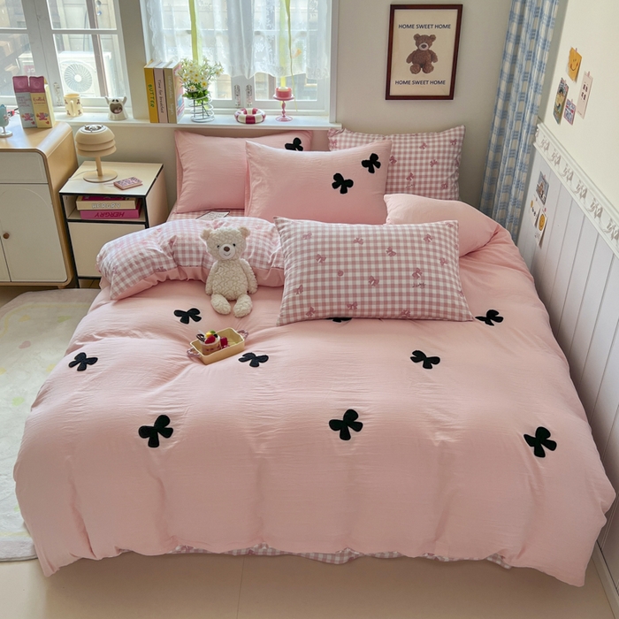 91家纺网 家纺一手货源 找家纺 喜颜 2025新款超柔水洗糯糯棉爆款毛巾绣四件套学生宿舍三件套 蝴蝶结-仙女粉