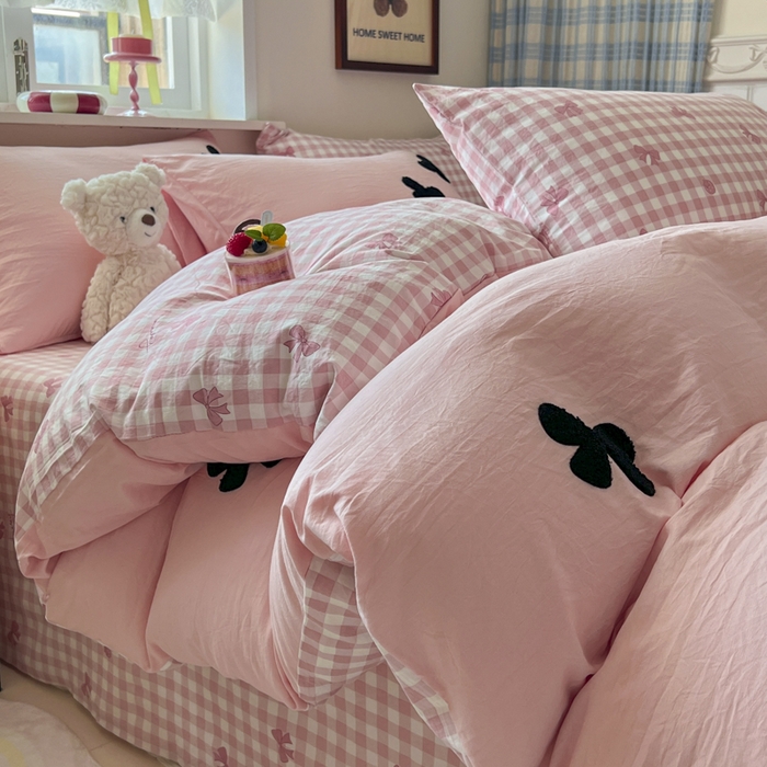 91家纺网 家纺一手货源 找家纺 喜颜 2025新款超柔水洗糯糯棉爆款毛巾绣四件套学生宿舍三件套 蝴蝶结-仙女粉