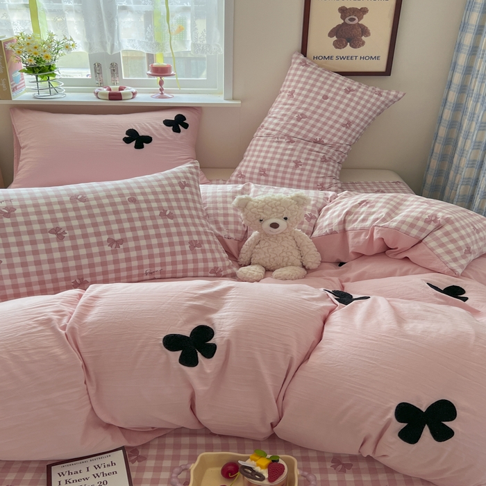 91家纺网 家纺一手货源 找家纺 喜颜 2025新款超柔水洗糯糯棉爆款毛巾绣四件套学生宿舍三件套 蝴蝶结-仙女粉