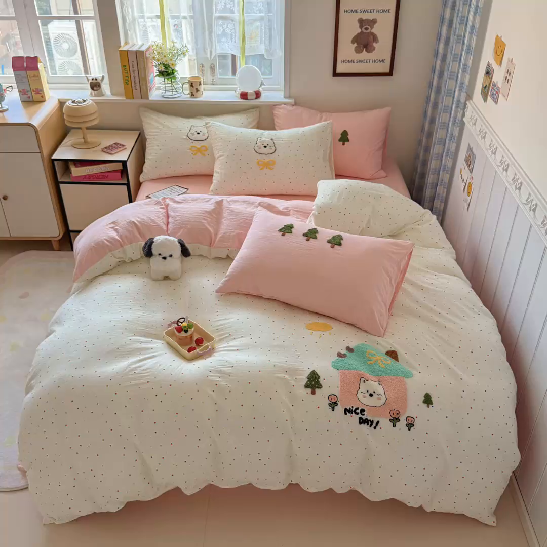 91家纺网 家纺一手货源 找家纺 喜颜 2025新款超柔水洗糯糯棉爆款毛巾绣四件套学生宿舍三件套 家有小熊