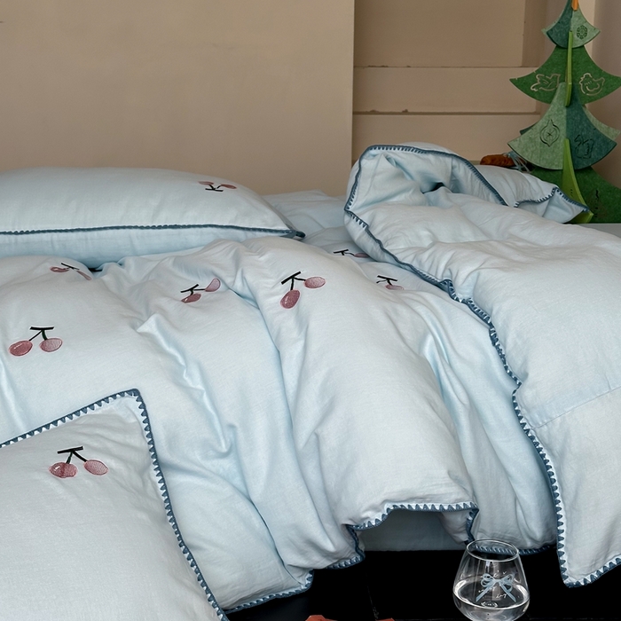 91家纺网 家纺一手货源 找家纺 西西家居2025新款A类超柔有氧双层纱四件套-樱桃（券后不低于328） 樱桃-蓝