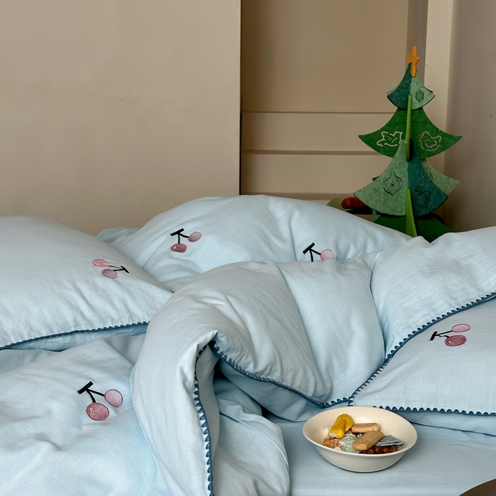 91家纺网 家纺一手货源 找家纺 西西家居2025新款A类超柔有氧双层纱四件套-樱桃（券后不低于328） 樱桃-蓝