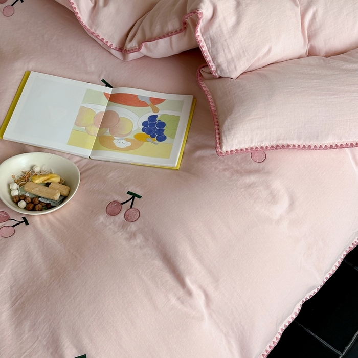 91家纺网 家纺一手货源 找家纺 西西家居2025新款A类超柔有氧双层纱四件套-樱桃（券后不低于328） 樱桃-粉