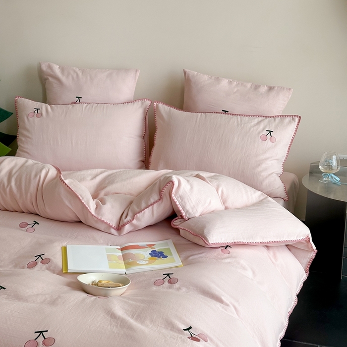 91家纺网 家纺一手货源 找家纺 西西家居2025新款A类超柔有氧双层纱四件套-樱桃（券后不低于328） 樱桃-粉