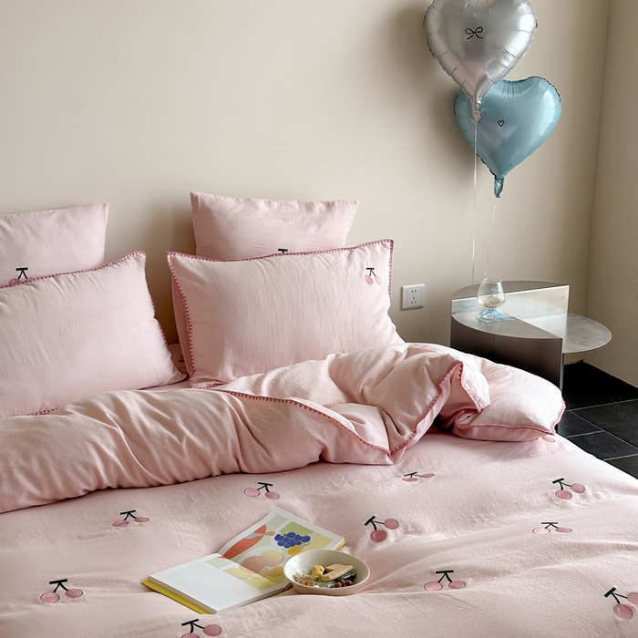 91家纺网 家纺一手货源 找家纺 西西家居2025新款A类超柔有氧双层纱四件套-樱桃（券后不低于328） 樱桃-粉