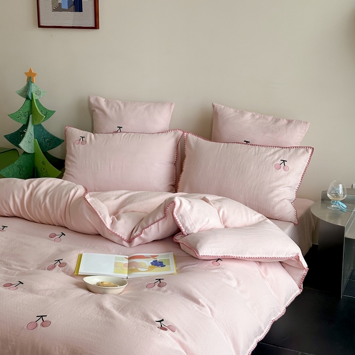 91家纺网 家纺一手货源 找家纺 西西家居2025新款A类超柔有氧双层纱四件套-樱桃（券后不低于328） 樱桃-粉