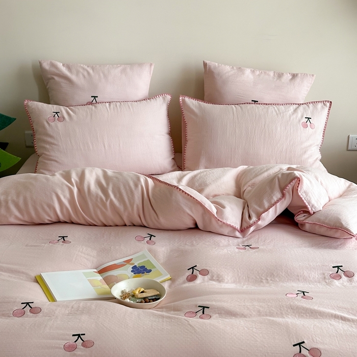 91家纺网 家纺一手货源 找家纺 西西家居2025新款A类超柔有氧双层纱四件套-樱桃（券后不低于328） 樱桃-粉