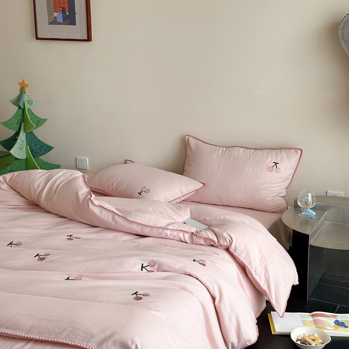 91家纺网 家纺一手货源 找家纺 西西家居2025新款A类超柔有氧双层纱四件套-樱桃（券后不低于328） 樱桃-粉