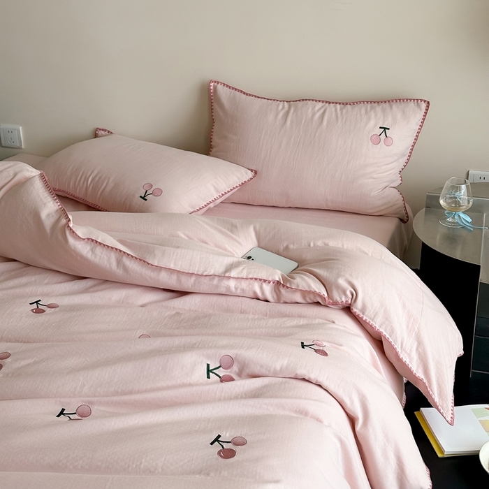 91家纺网 家纺一手货源 找家纺 西西家居2025新款A类超柔有氧双层纱四件套-樱桃（券后不低于328） 樱桃-粉