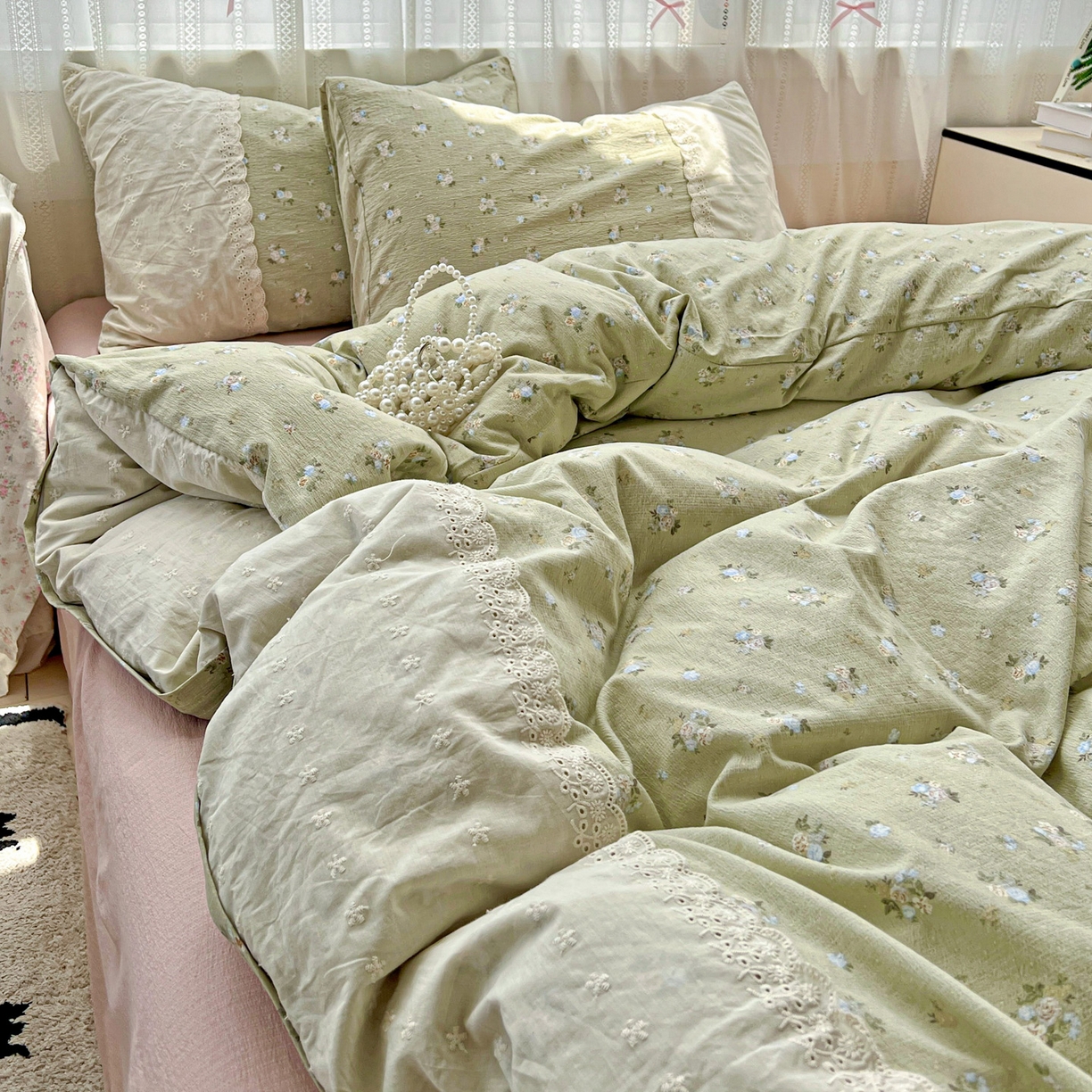 91家纺网 家纺一手货源 找家纺 喜颜 2025新款云感木棉双层纱贴布花边爆款四件套 初春-（贴布画布）