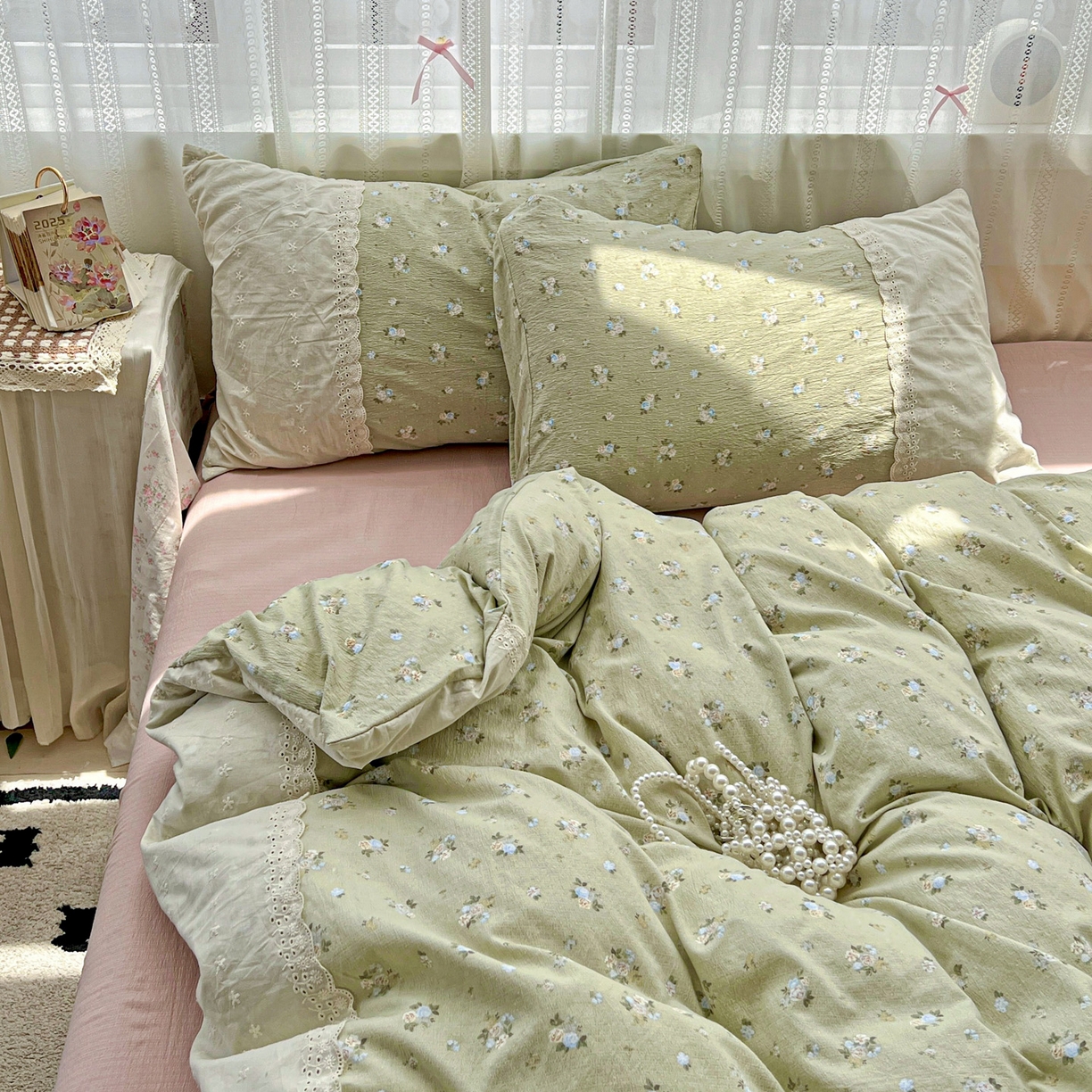 91家纺网 家纺一手货源 找家纺 喜颜 2025新款云感木棉双层纱贴布花边爆款四件套 初春-（贴布画布）