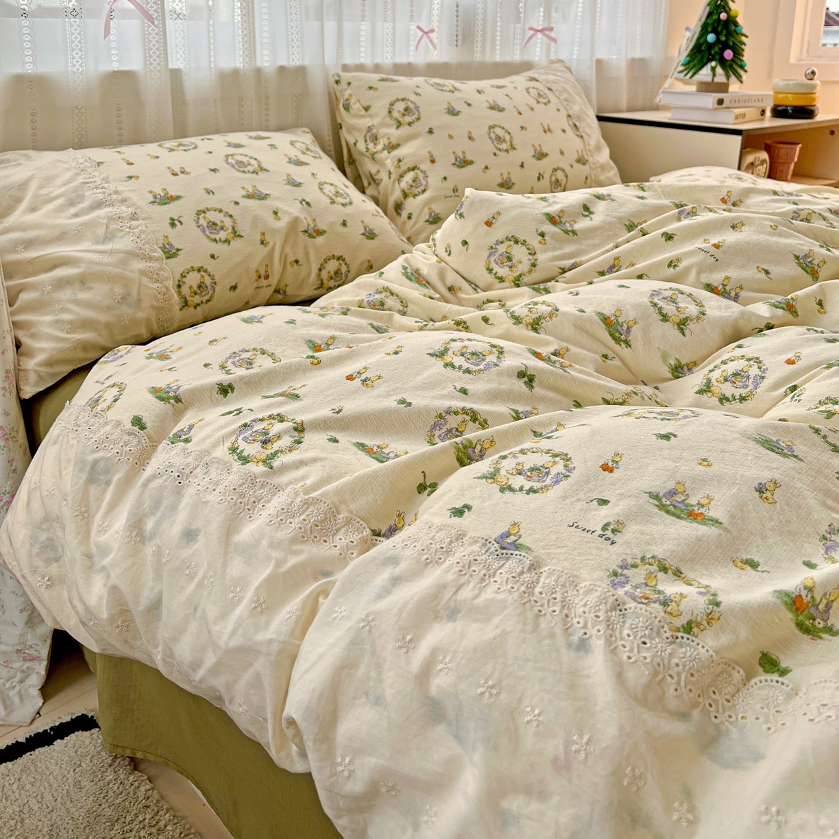 91家纺网 家纺一手货源 找家纺 喜颜 2025新款云感木棉双层纱贴布花边爆款四件套 多多兔-（贴布花边）