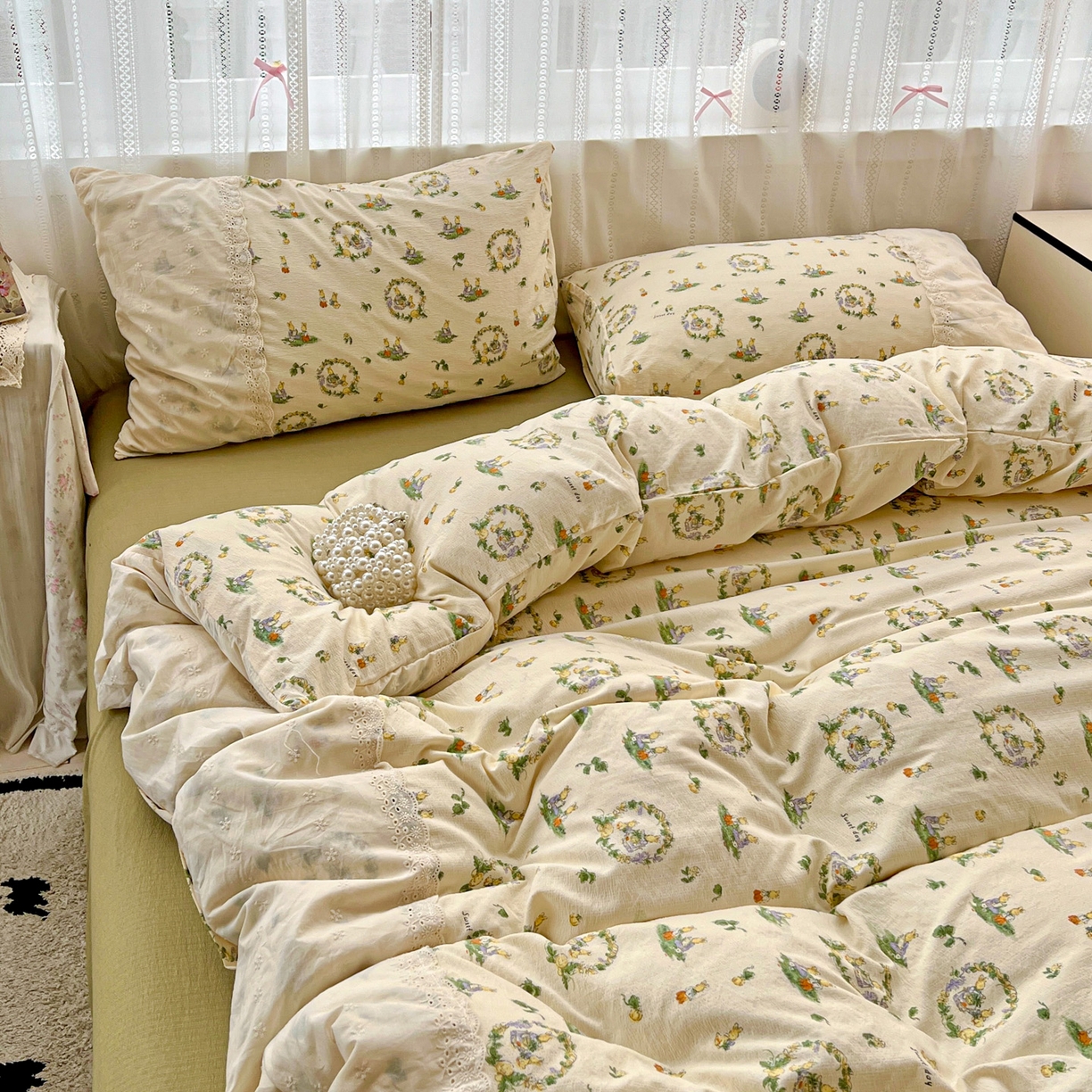 91家纺网 家纺一手货源 找家纺 喜颜 2025新款云感木棉双层纱贴布花边爆款四件套 多多兔-（贴布花边）