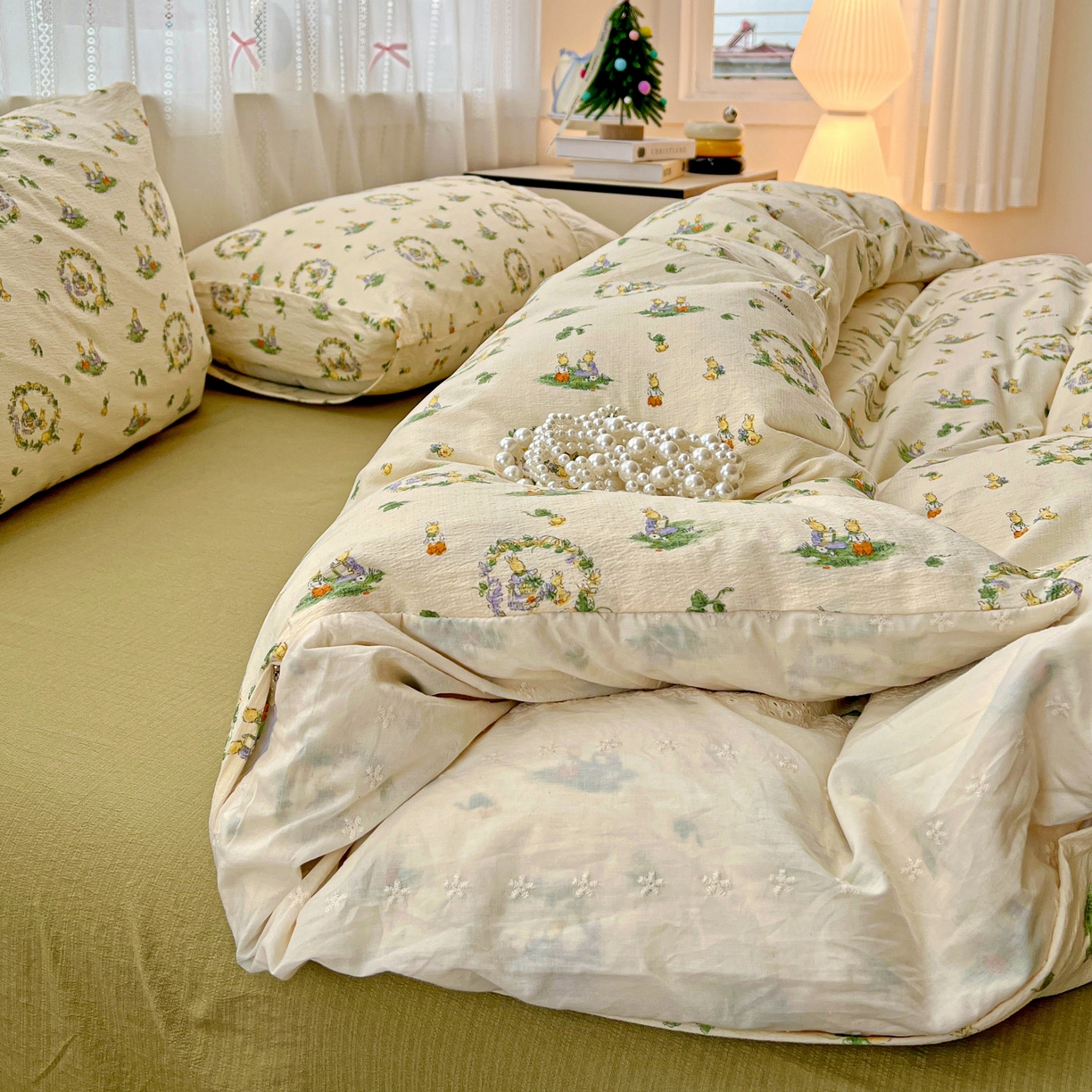 91家纺网 家纺一手货源 找家纺 喜颜 2025新款云感木棉双层纱贴布花边爆款四件套 多多兔-（贴布花边）