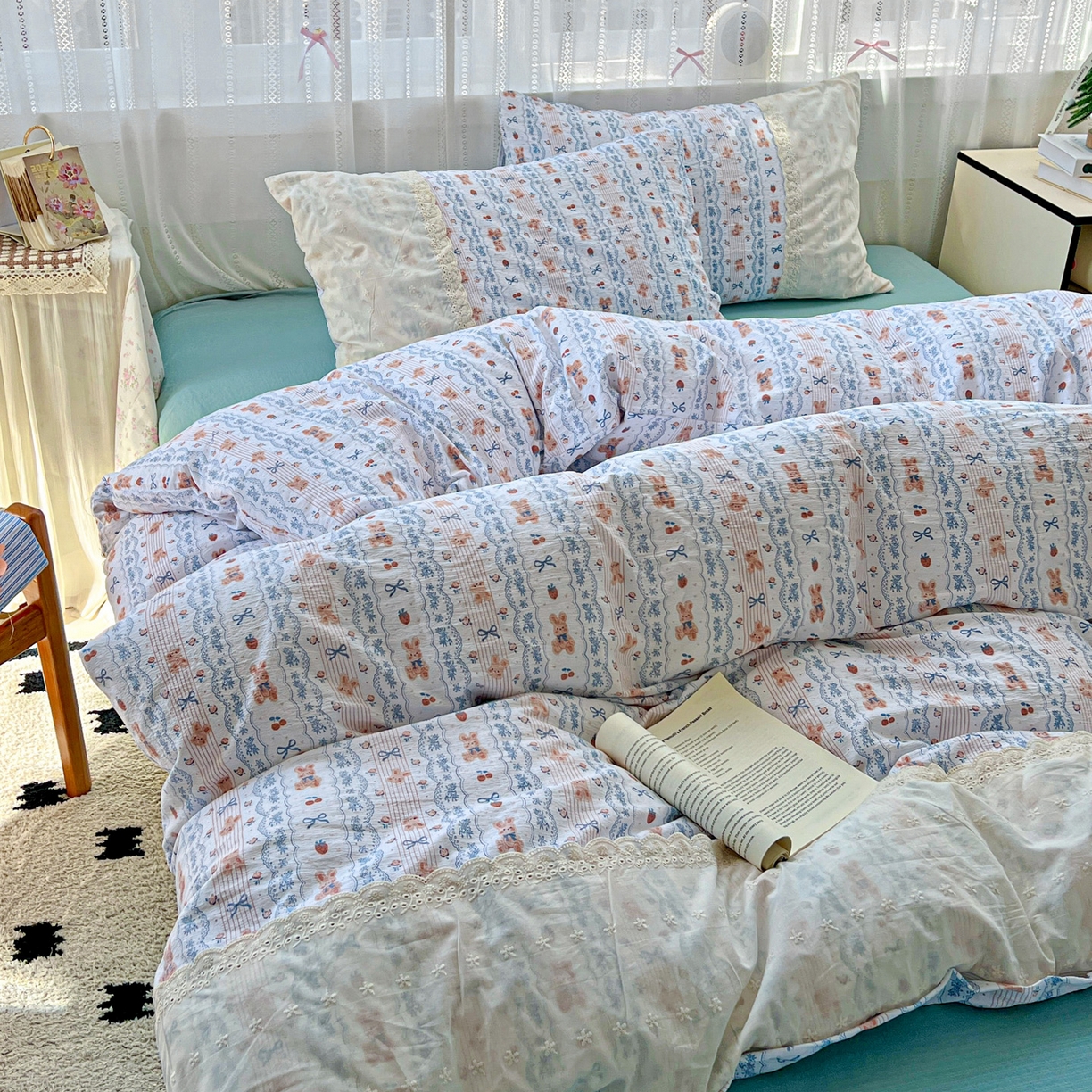 91家纺网 家纺一手货源 找家纺 喜颜 2025新款云感木棉双层纱贴布花边爆款四件套 发式庄园-（贴布花边）