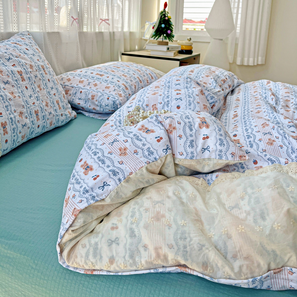 91家纺网 家纺一手货源 找家纺 喜颜 2025新款云感木棉双层纱贴布花边爆款四件套 发式庄园-（贴布花边）