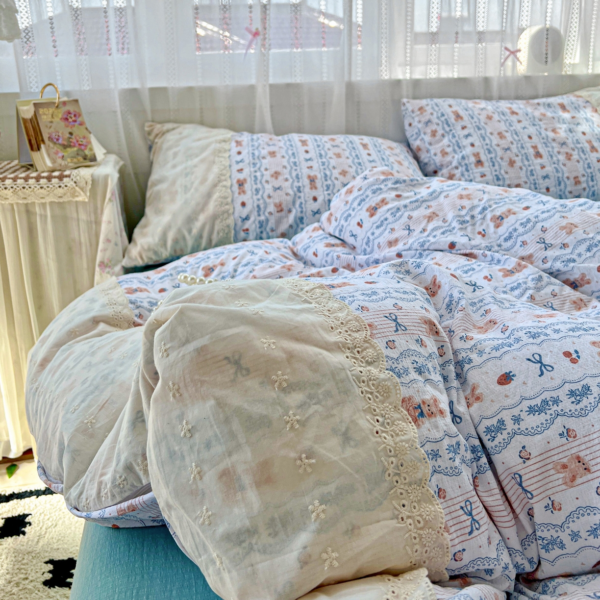 91家纺网 家纺一手货源 找家纺 喜颜 2025新款云感木棉双层纱贴布花边爆款四件套 发式庄园-（贴布花边）