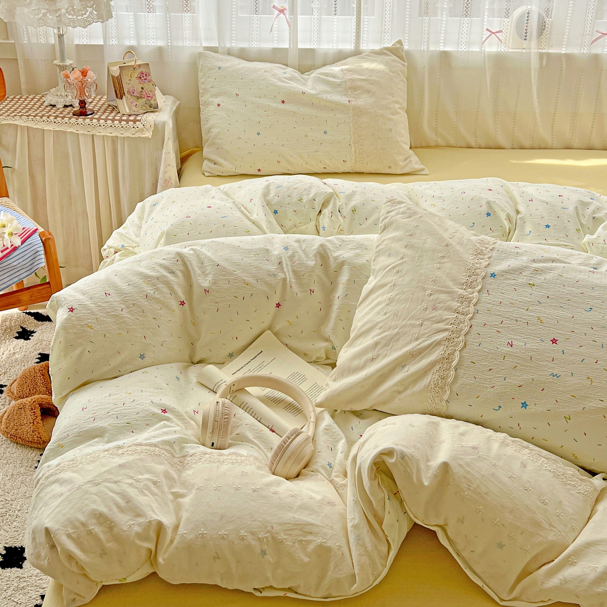 91家纺网 家纺一手货源 找家纺 喜颜 2025新款云感木棉双层纱贴布花边爆款四件套 繁星点点-（贴布花边）