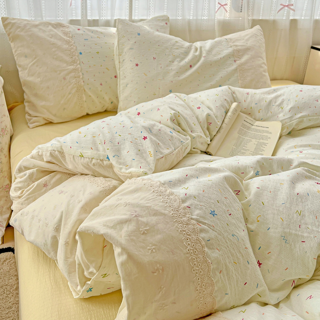 91家纺网 家纺一手货源 找家纺 喜颜 2025新款云感木棉双层纱贴布花边爆款四件套 繁星点点-（贴布花边）