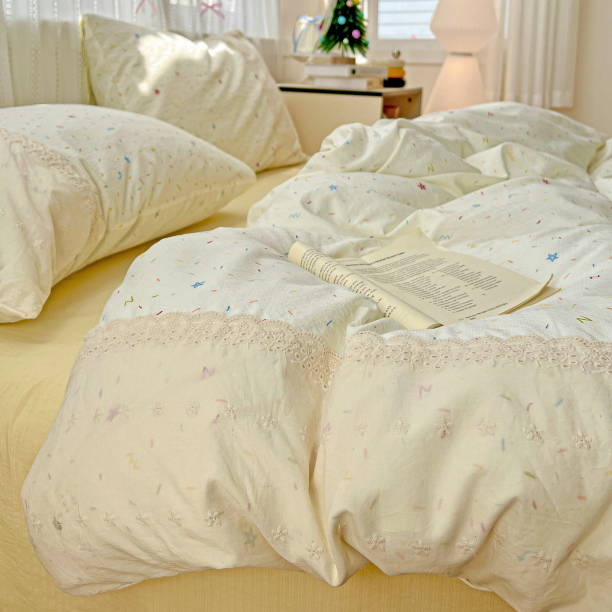 91家纺网 家纺一手货源 找家纺 喜颜 2025新款云感木棉双层纱贴布花边爆款四件套 繁星点点-（贴布花边）