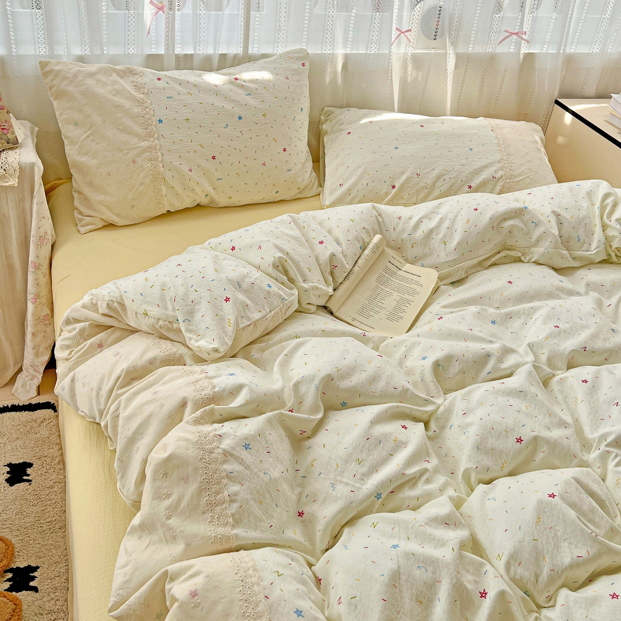 91家纺网 家纺一手货源 找家纺 喜颜 2025新款云感木棉双层纱贴布花边爆款四件套 繁星点点-（贴布花边）