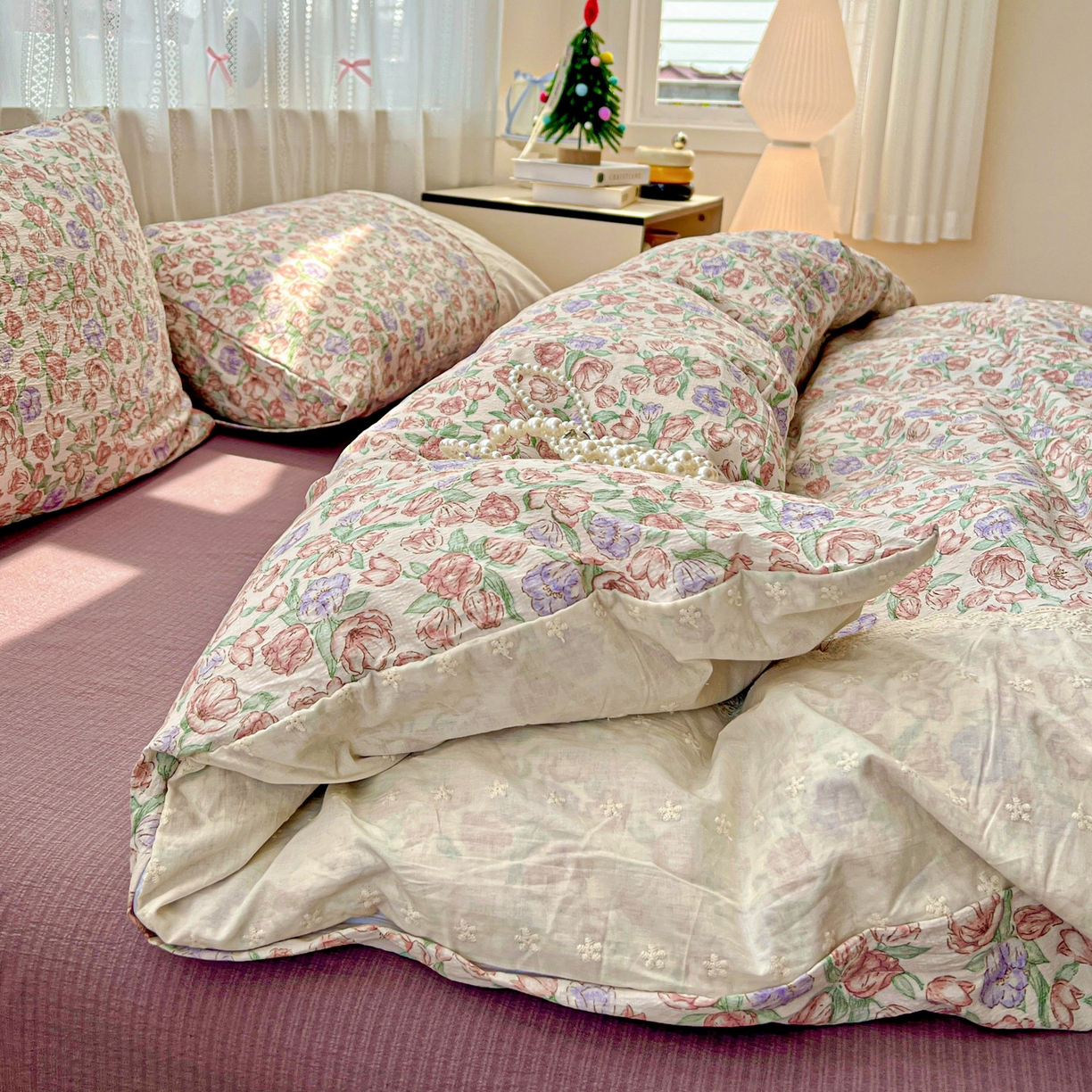 91家纺网 家纺一手货源 找家纺 喜颜 2025新款云感木棉双层纱贴布花边爆款四件套 粉郁-（贴布花边）