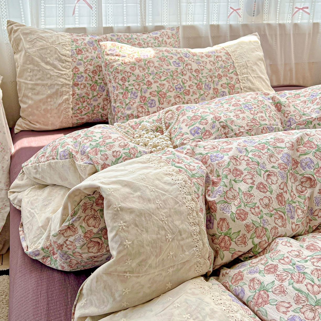 91家纺网 家纺一手货源 找家纺 喜颜 2025新款云感木棉双层纱贴布花边爆款四件套 粉郁-（贴布花边）