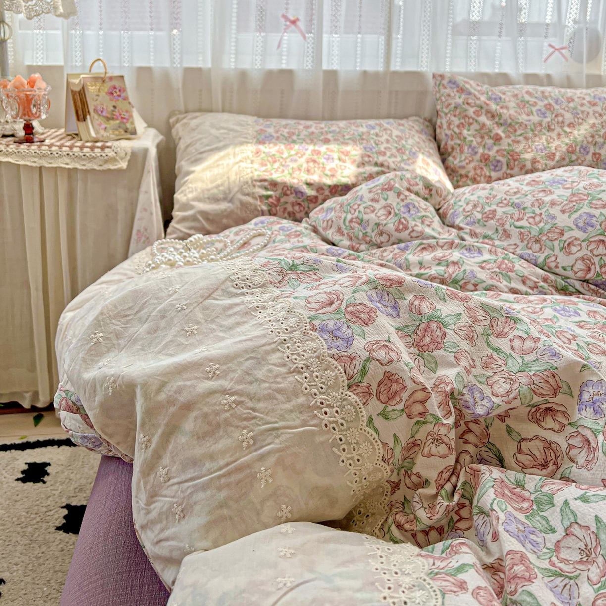 91家纺网 家纺一手货源 找家纺 喜颜 2025新款云感木棉双层纱贴布花边爆款四件套 粉郁-（贴布花边）