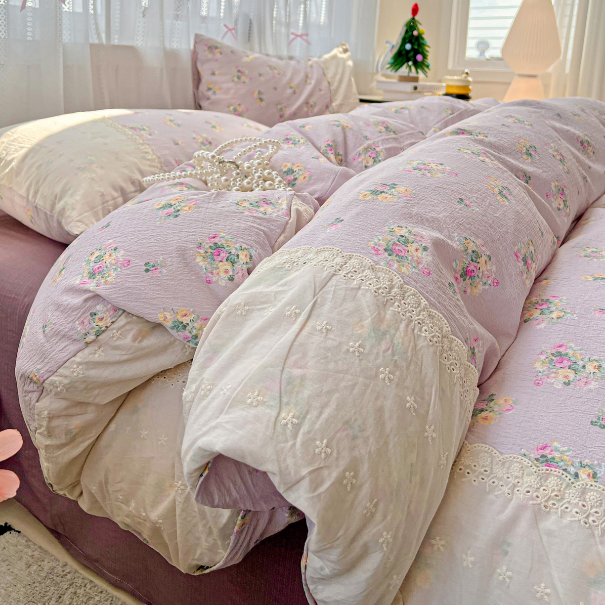 91家纺网 家纺一手货源 找家纺 喜颜 2025新款云感木棉双层纱贴布花边爆款四件套 荔纱-（贴布花边）