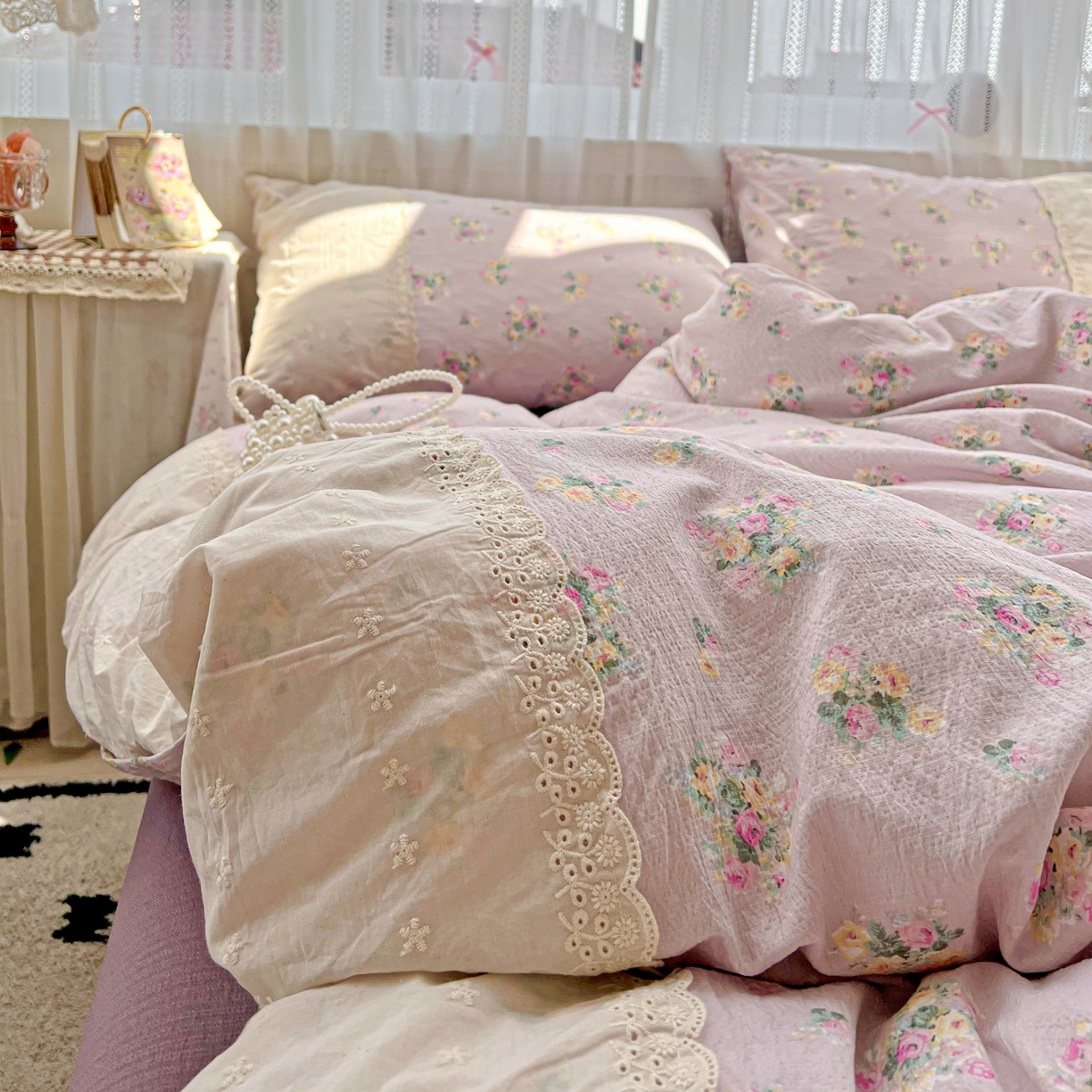 91家纺网 家纺一手货源 找家纺 喜颜 2025新款云感木棉双层纱贴布花边爆款四件套 荔纱-（贴布花边）