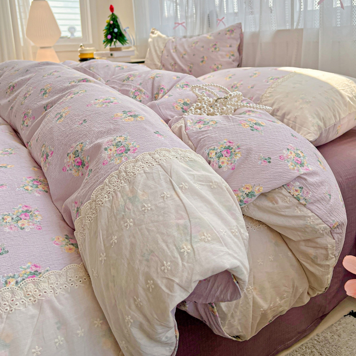 91家纺网 家纺一手货源 找家纺 喜颜 2025新款云感木棉双层纱贴布花边爆款四件套 荔纱-（贴布花边）