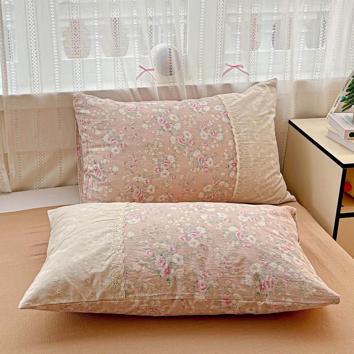 91家纺网 家纺一手货源 找家纺 喜颜 2025新款云感木棉双层纱贴布花边爆款四件套 漫花田-（贴布花边）