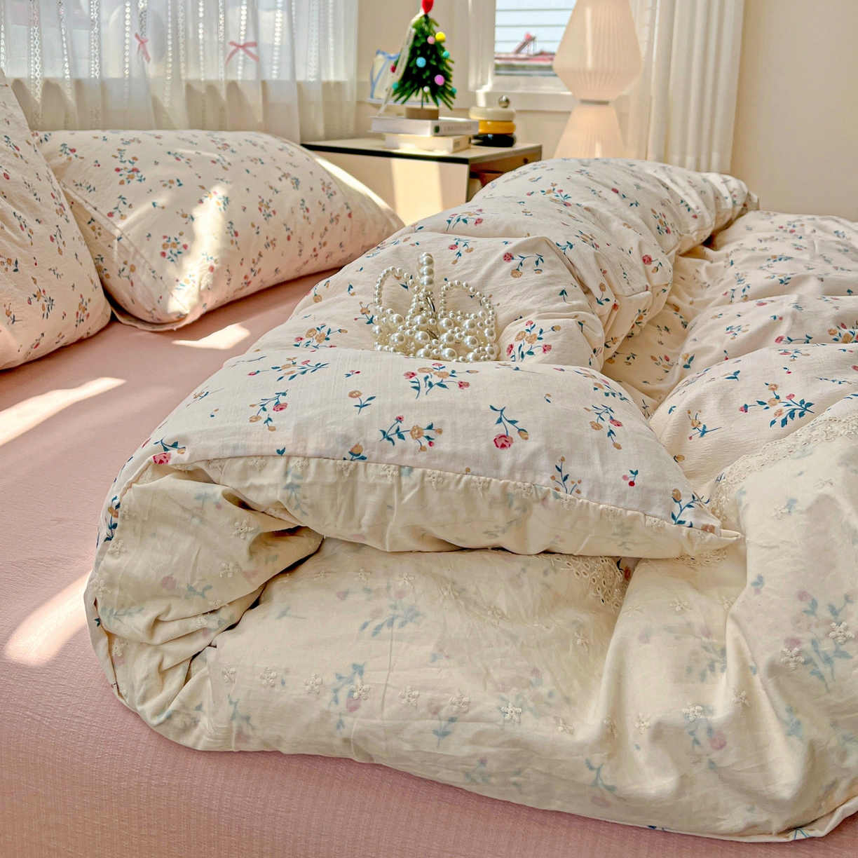 91家纺网 家纺一手货源 找家纺 喜颜 2025新款云感木棉双层纱贴布花边爆款四件套 沐风-（贴布花边）