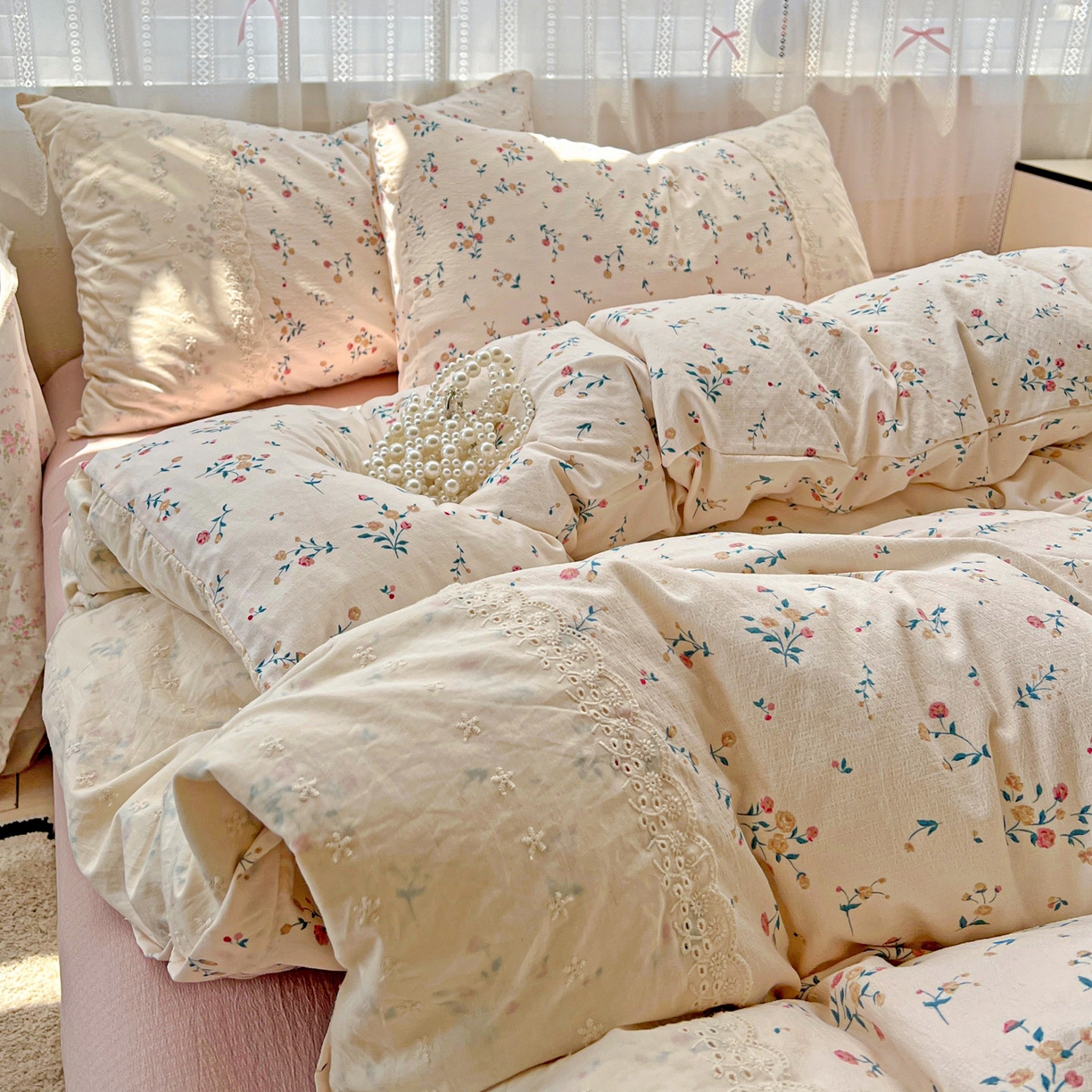 91家纺网 家纺一手货源 找家纺 喜颜 2025新款云感木棉双层纱贴布花边爆款四件套 沐风-（贴布花边）