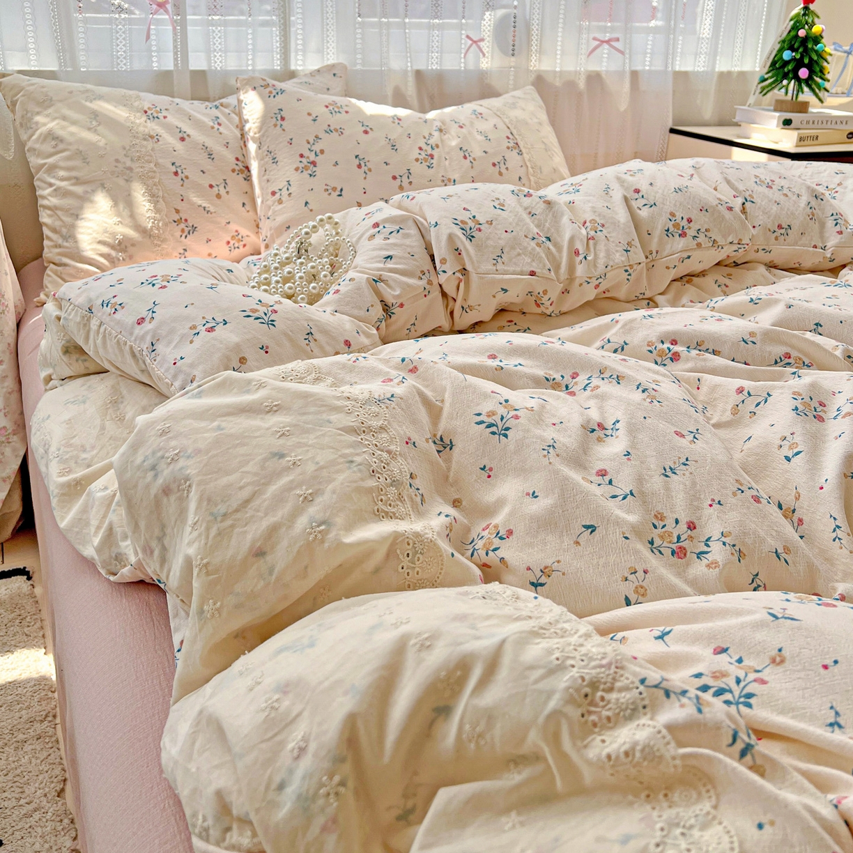 91家纺网 家纺一手货源 找家纺 喜颜 2025新款云感木棉双层纱贴布花边爆款四件套 沐风-（贴布花边）