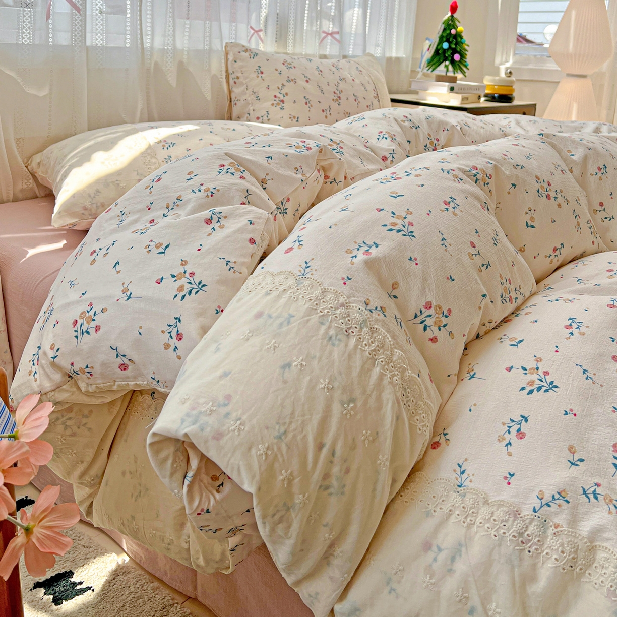 91家纺网 家纺一手货源 找家纺 喜颜 2025新款云感木棉双层纱贴布花边爆款四件套 沐风-（贴布花边）