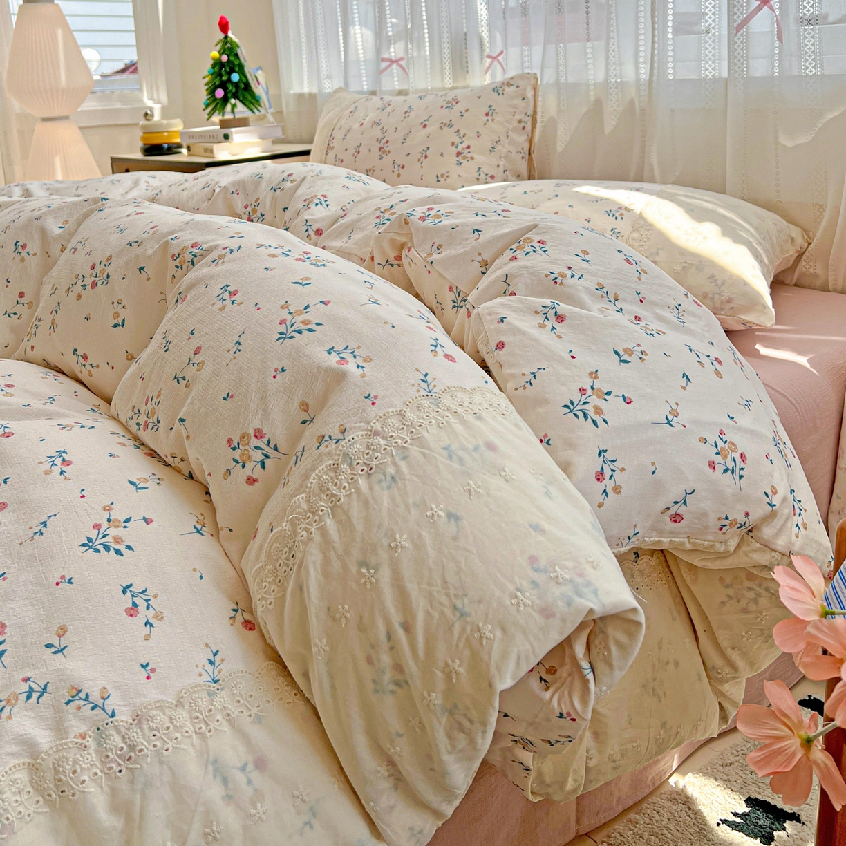 91家纺网 家纺一手货源 找家纺 喜颜 2025新款云感木棉双层纱贴布花边爆款四件套 沐风-（贴布花边）