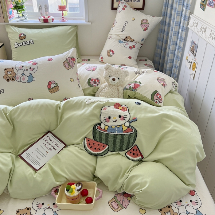 91家纺网 家纺一手货源 找家纺 喜颜 2025新款超柔水洗糯糯棉爆款毛巾绣四件套学生宿舍三件套 西瓜猫咪-浅绿