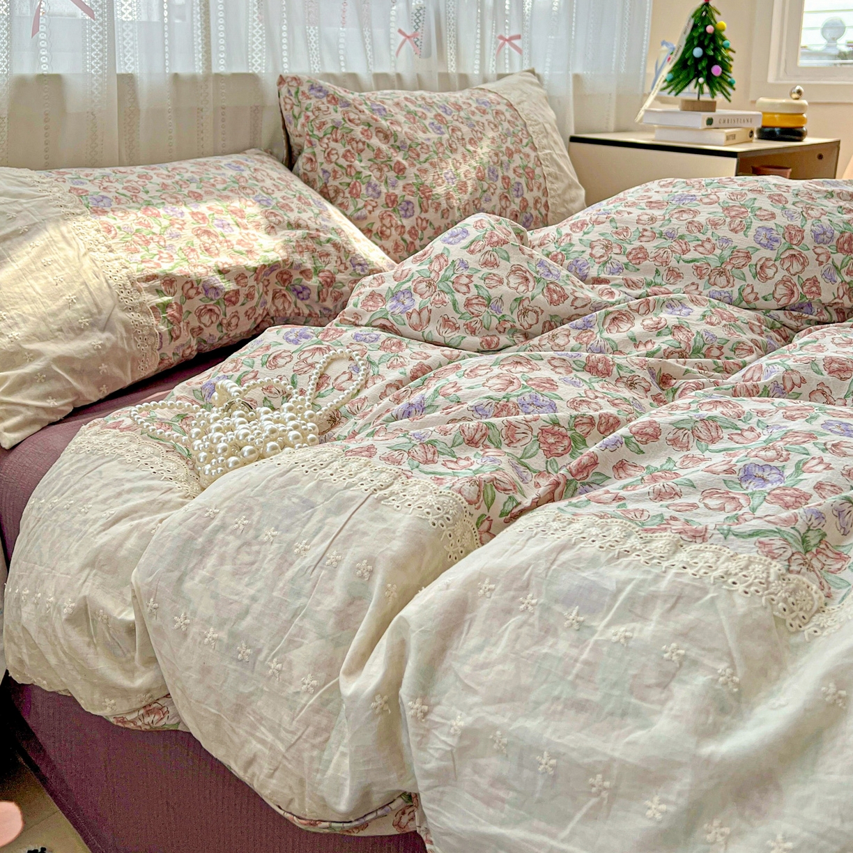 91家纺网 家纺一手货源 找家纺 喜颜 2025新款云感木棉双层纱贴布花边爆款四件套 粉郁-（贴布花边）